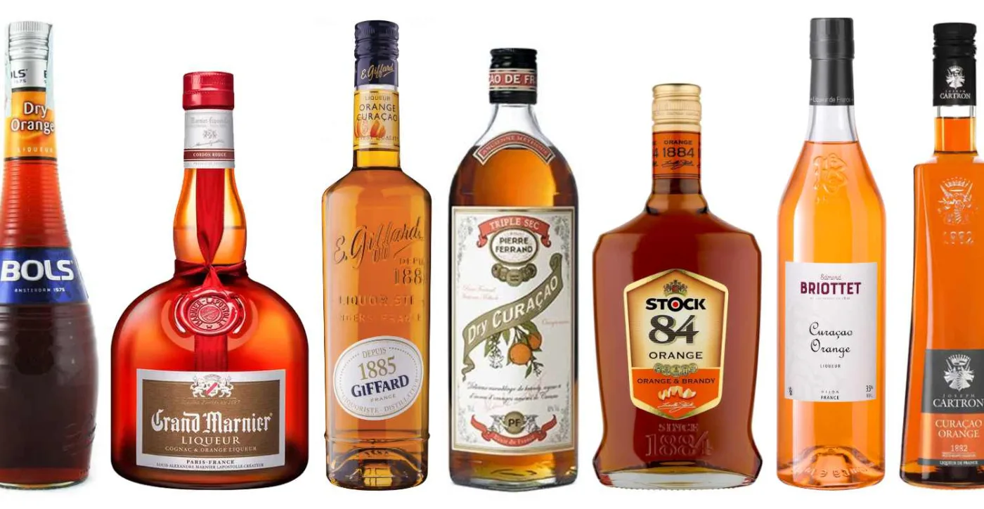 Alcune bottiglie del liquore all'arancia Orange Curaçao di diversi brand: Bols, Grand Marnier, Giffard, Ferrand, Stock, Briottet, Cartron