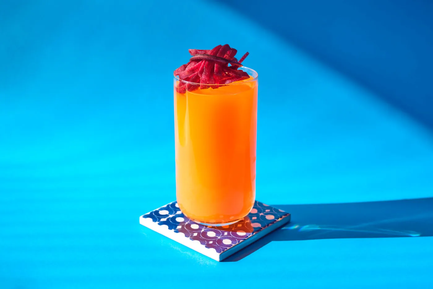 Carrot: gin, mastiha e carote per un drink estivo aranciato
