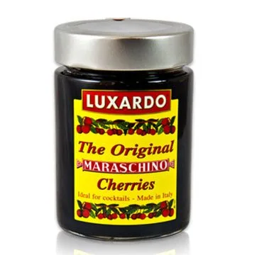 Un vasetto di Luxardo The Original Maraschino Cherries, marasche sotto sciroppo per cocktail