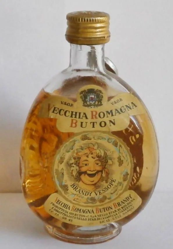 Etichetta di una vecchia bottiglia di Vecchia Romagna con l'indicazione 40 gr