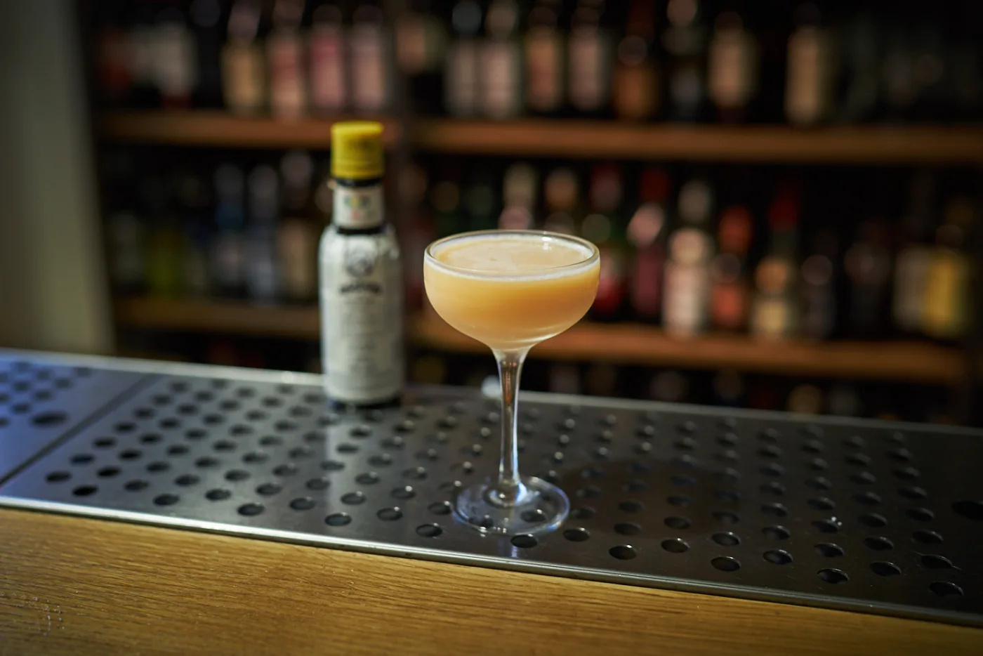 Japanese Cocktail: ricetta del drink con Brandy, Orzata e Angostura