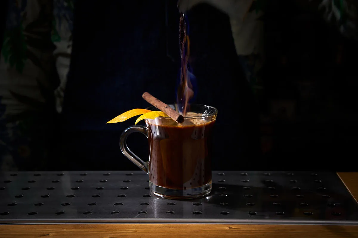 Kona Coffee Grog: cocktail tiki caldo a base rum, spezie e caffè