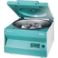 Centrifuga da laboratorio con provette per chiarificare i succhi