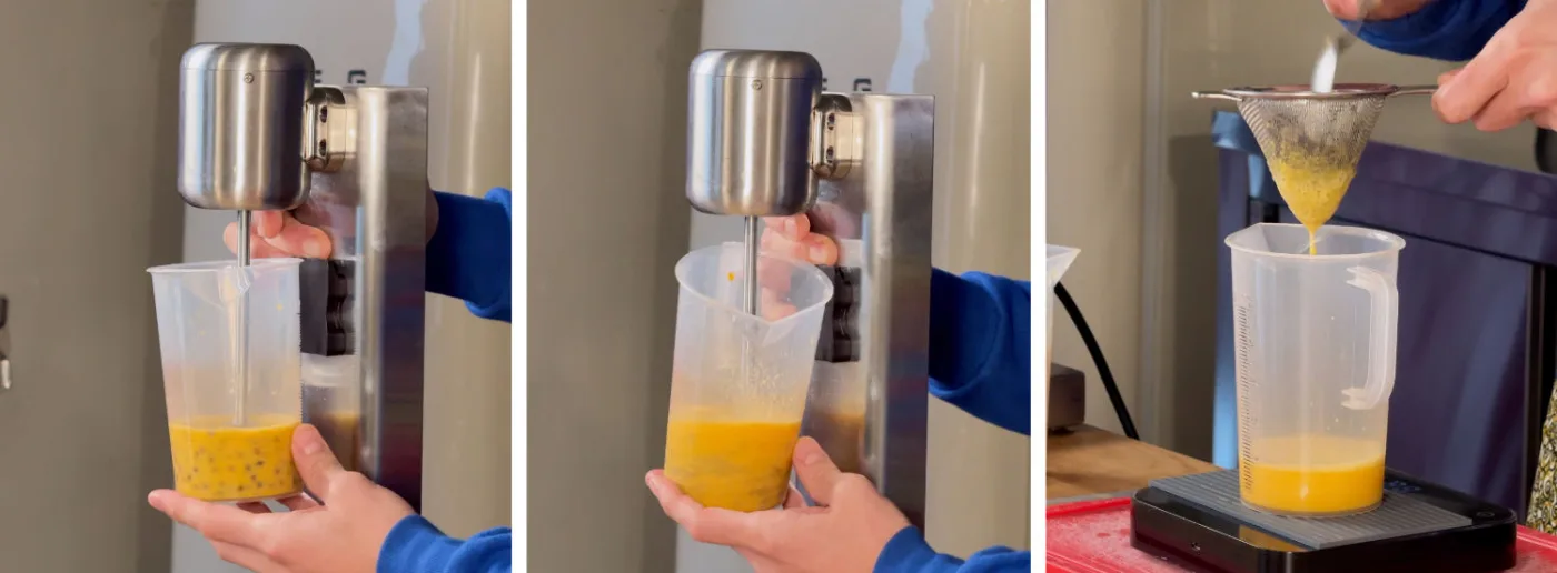 Tre fotografie dei passaggi di lavorazione della polpa di passion fruit con il milkshake mixer, con la filtrazione finale che separa i semi dal succo