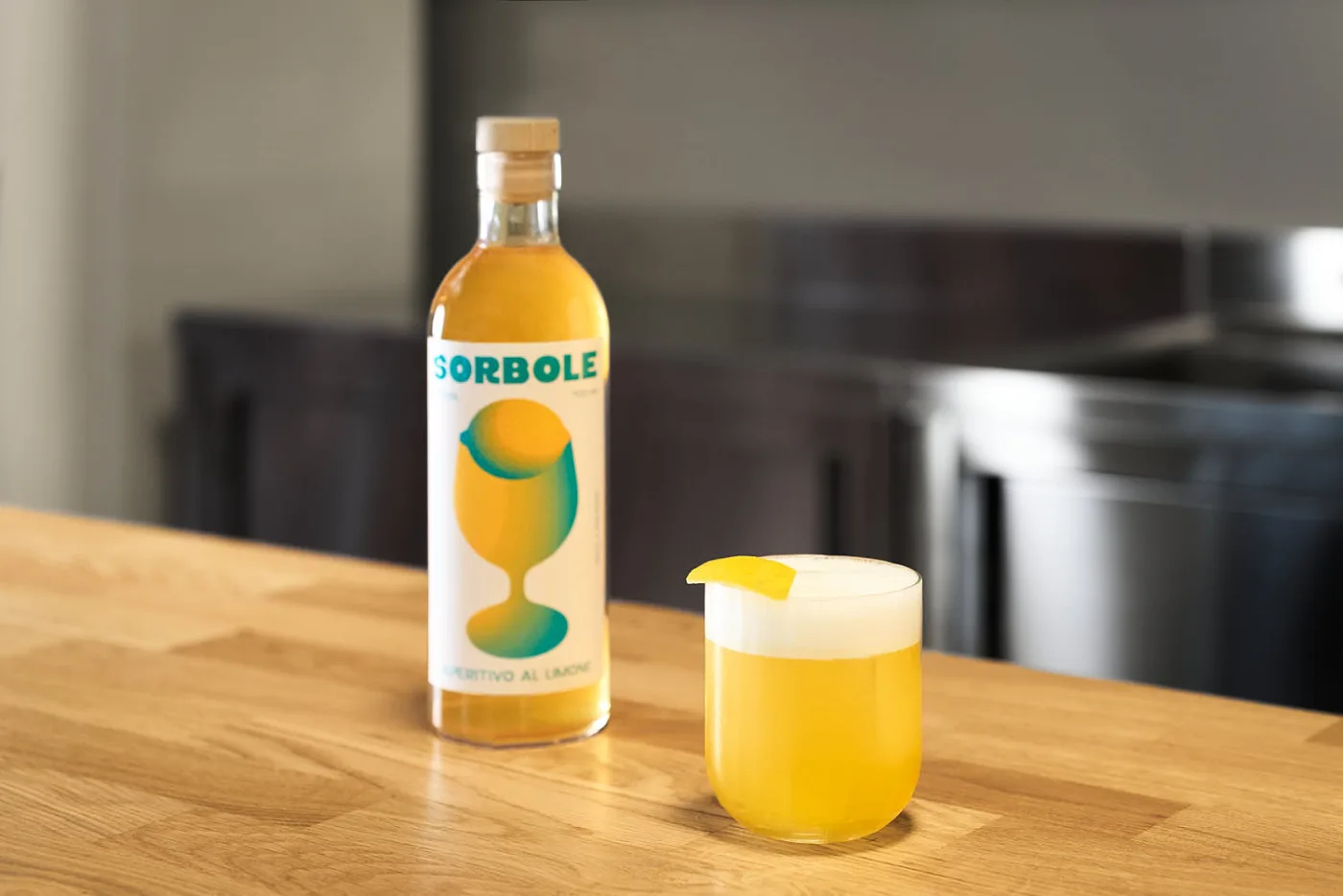 Sorbole Sour: twist fresco ed elegante con Sorbole bitter al limone