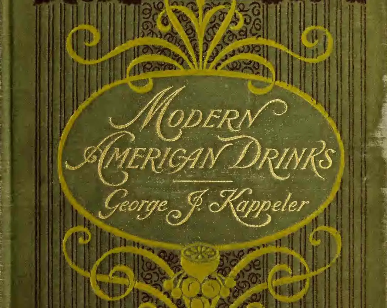 Copertina verde e oro con fregi liberty del libro Modern American Drinks di George J. Kappeler